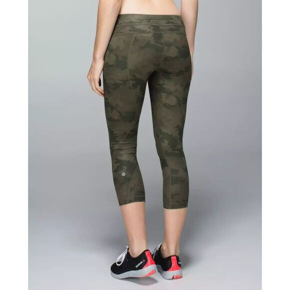 Lululemon Run INSPIRE CROP II Leggings Savasana Green Camo LUXTREME Size 4 - Picture 1 of 16